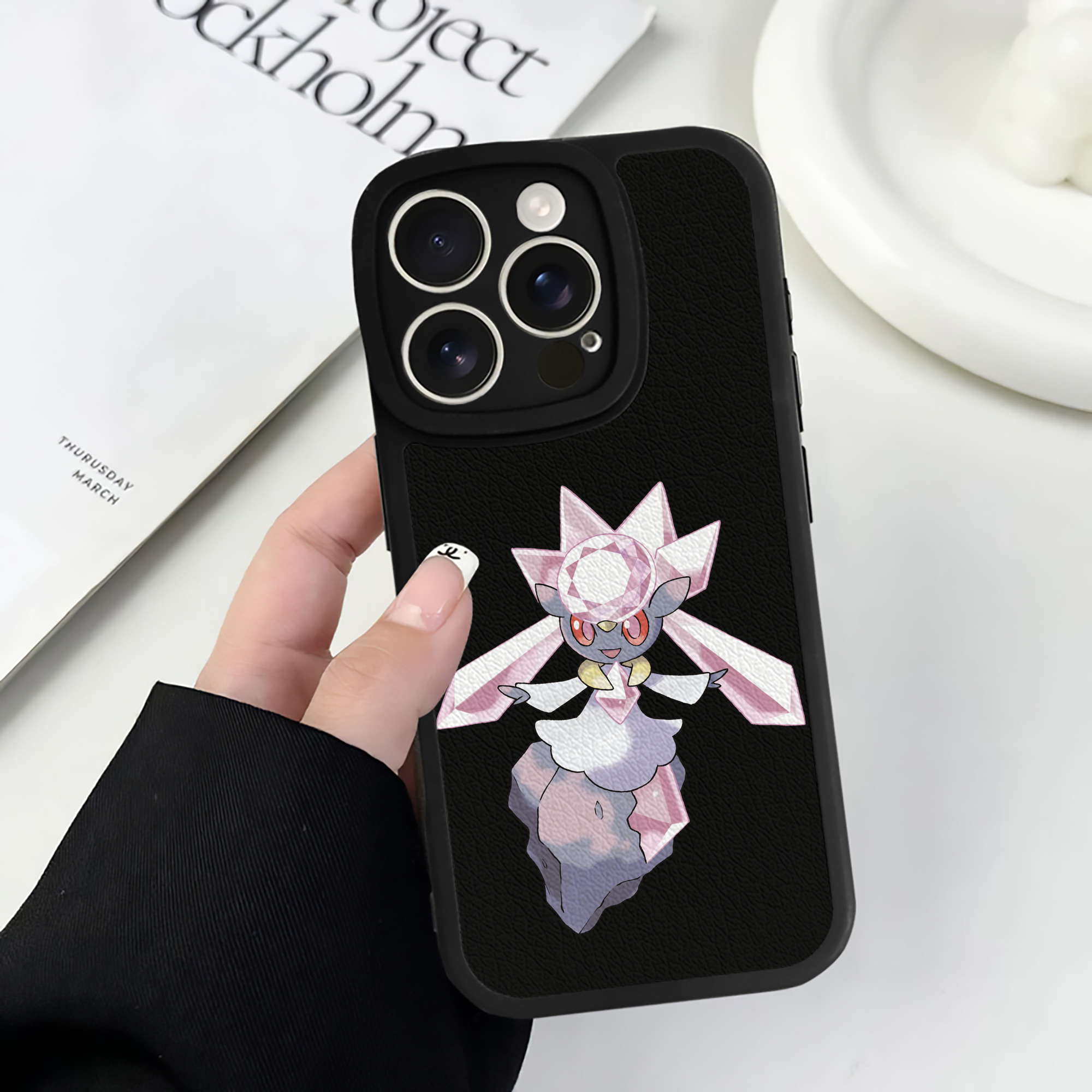 （画像用） ポケットモンスター Pokémon 【iPhone 16シリーズ対応】シリコンスマホケース（レザー調） 材質：シリコン